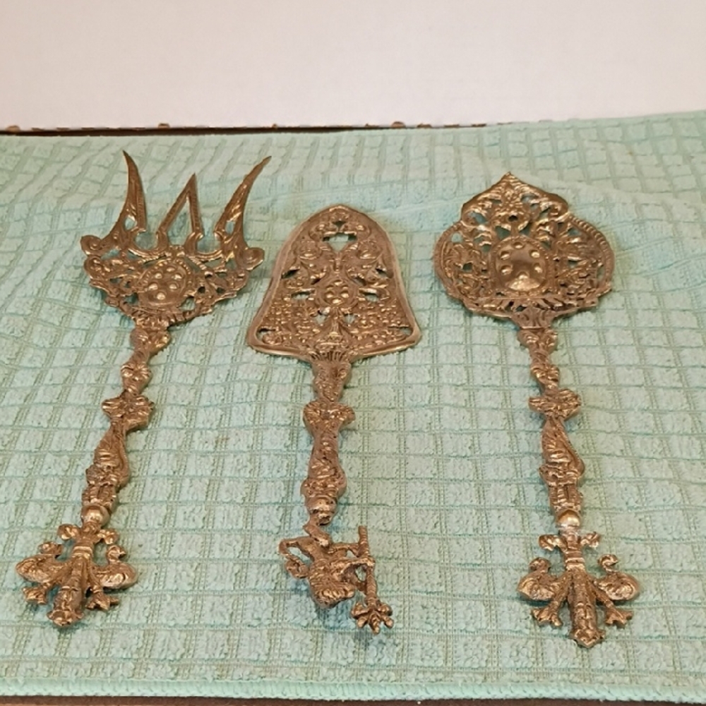 Elegant Brass Vintage Ugo Bellini/Montagnani Serving Utensils Baroque Rococo